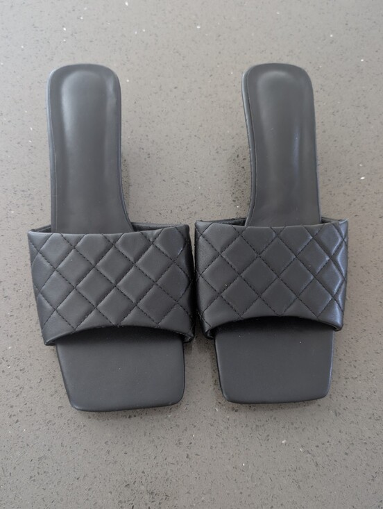 The Unbranded Brand Shoes - Black Quilted Slide Sandals - Square Toe Slip-On Size 44 Or 12 ¹/²